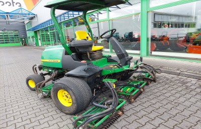 8700A Fairwaymäher 